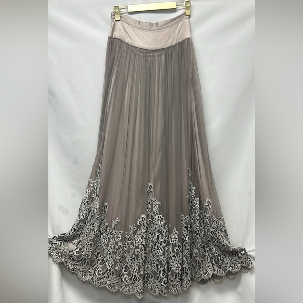 Carmen Mark Valvo beaded lace and mesh long skirt - Picture 4 of 13